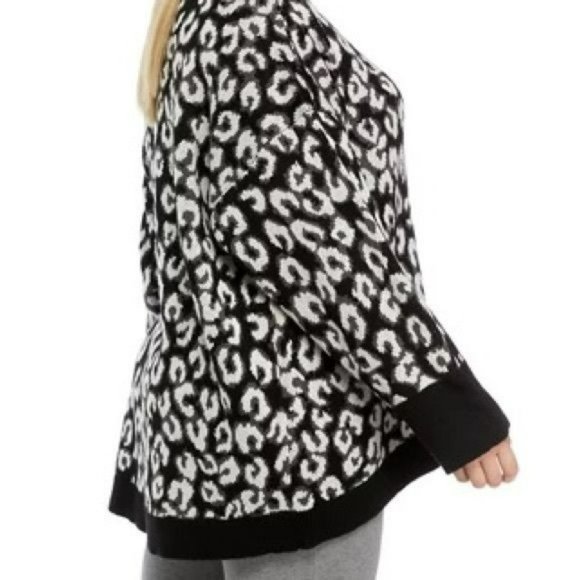 RELISTED Cabana by Crown & Ivy Leopard Animal Print Mock Neck Tunic Sweater - Picture 4 of 10